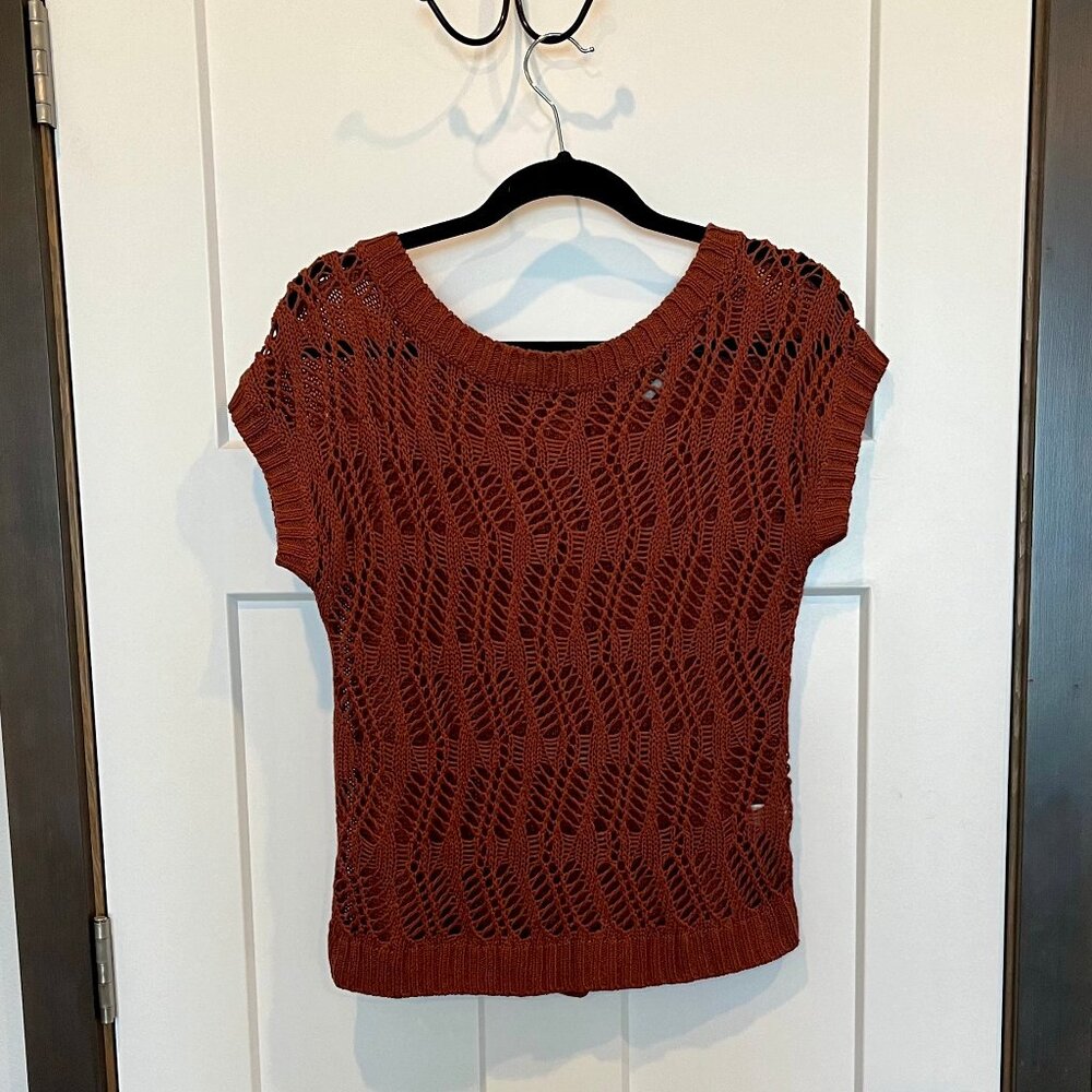 Sleeveless reversible sweater, Size M